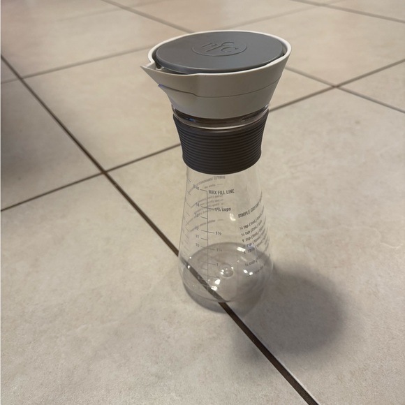 Pampered Chef Gray and Clear Dressing Mixer - Picture 2 of 3